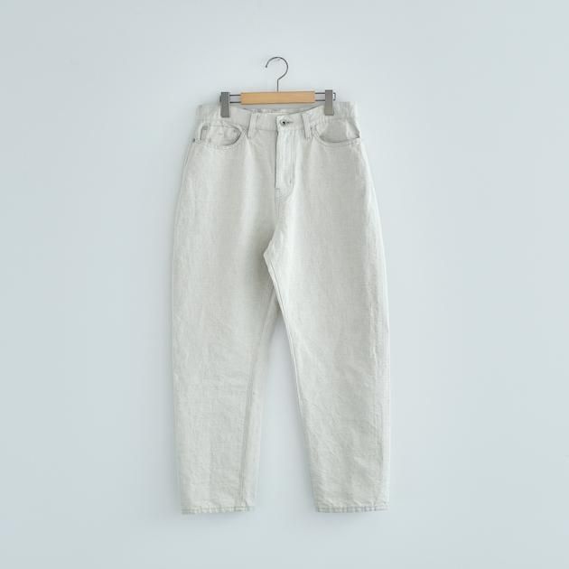 「CLASKA(クラスカ)」発のアパレルブランド「HAU(ハウ)」のdenim pants